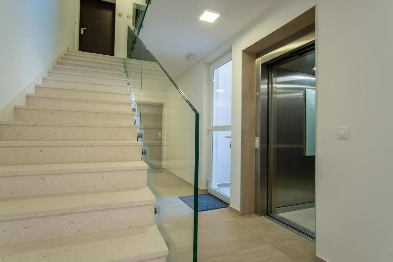 Apartments Mandre II