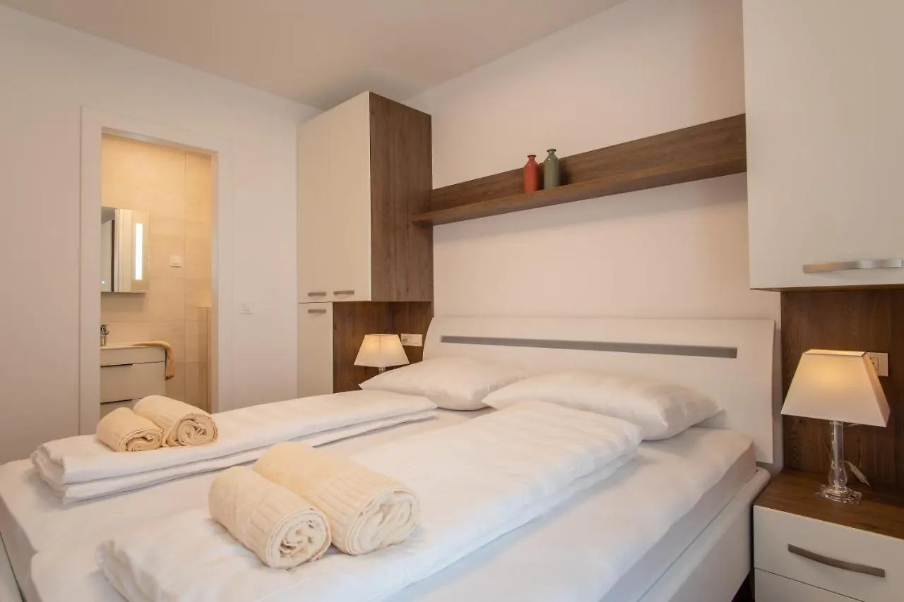 Apartments Mandre II