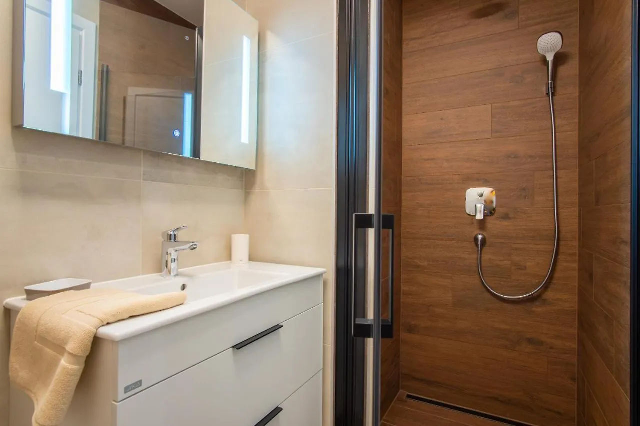 Apartments Mandre II