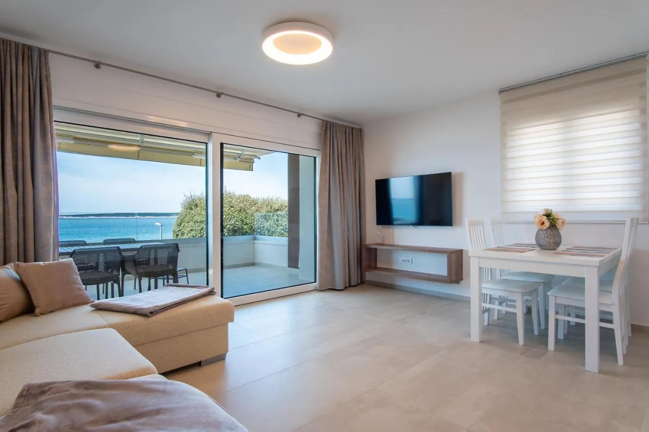 Apartments Mandre II 0*,  Croatia