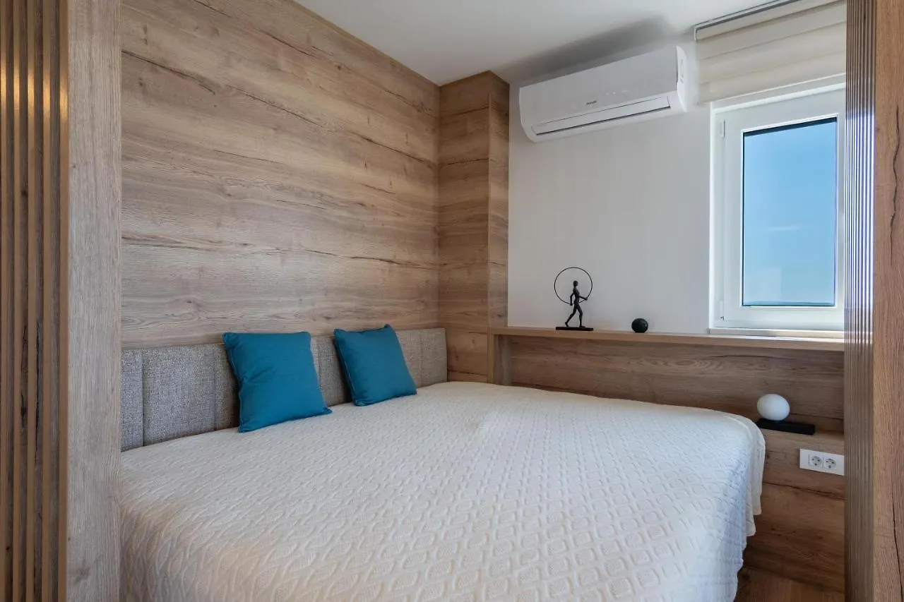 Apartments Mandre II 0*,
