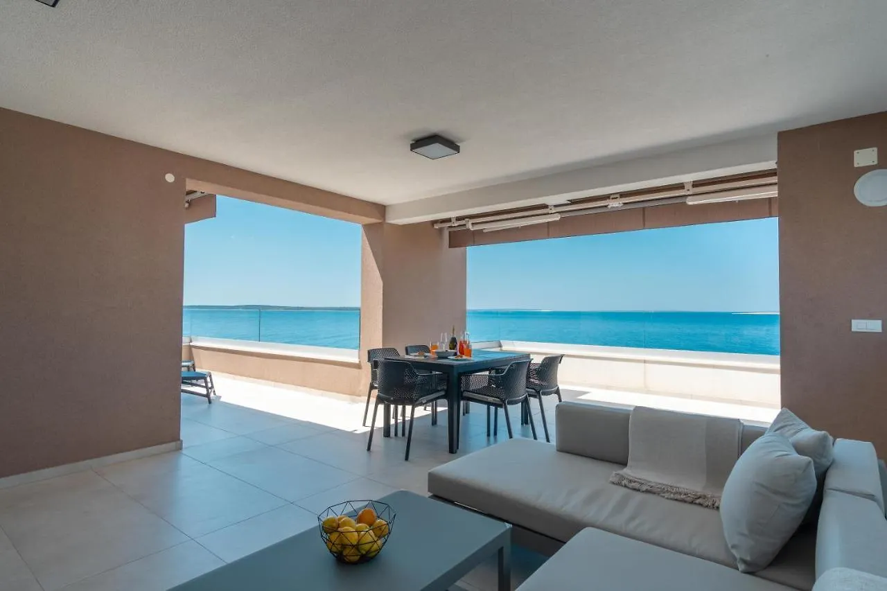 Apartments Mandre II 0*,